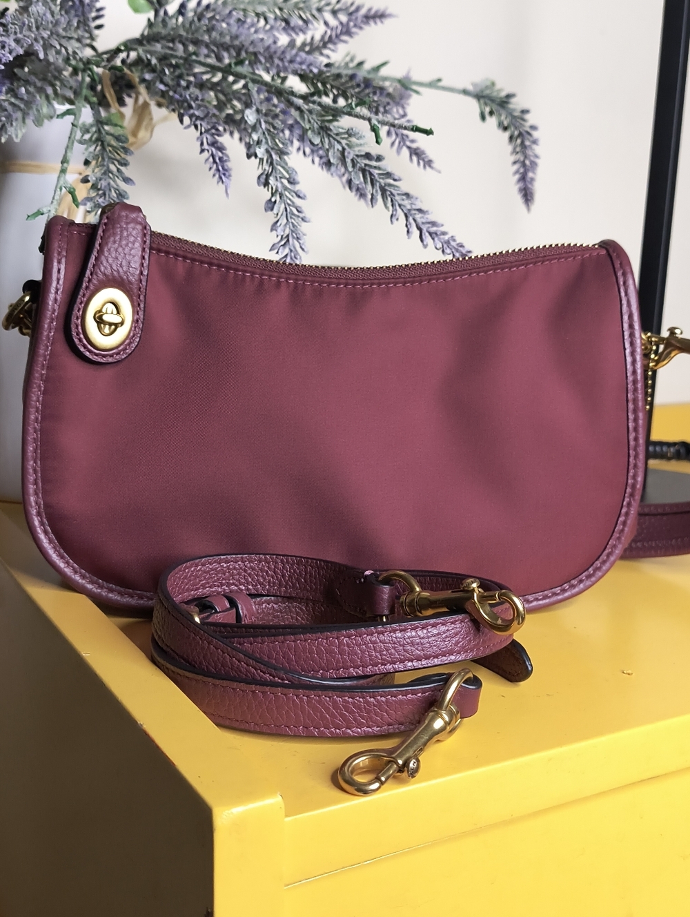 COACH Burgundy Nylon And Leather Shoulder Crossbody Bag In Excellent Condition - Picture 3 of 10